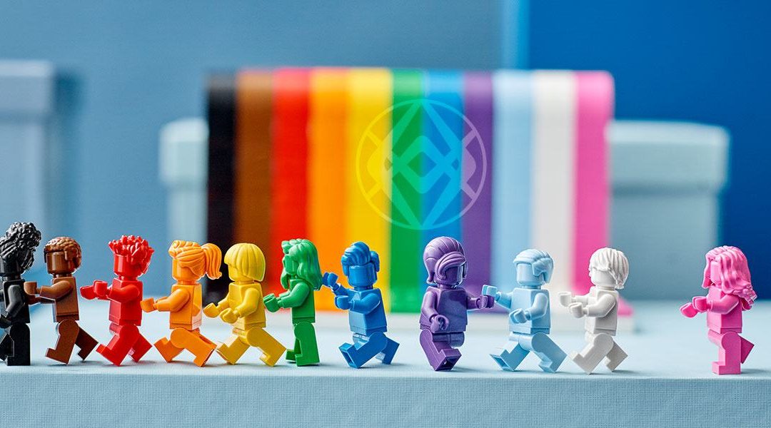 LEGO lancia il primo set LGBT+: ‘Tutti sono Fantastici’